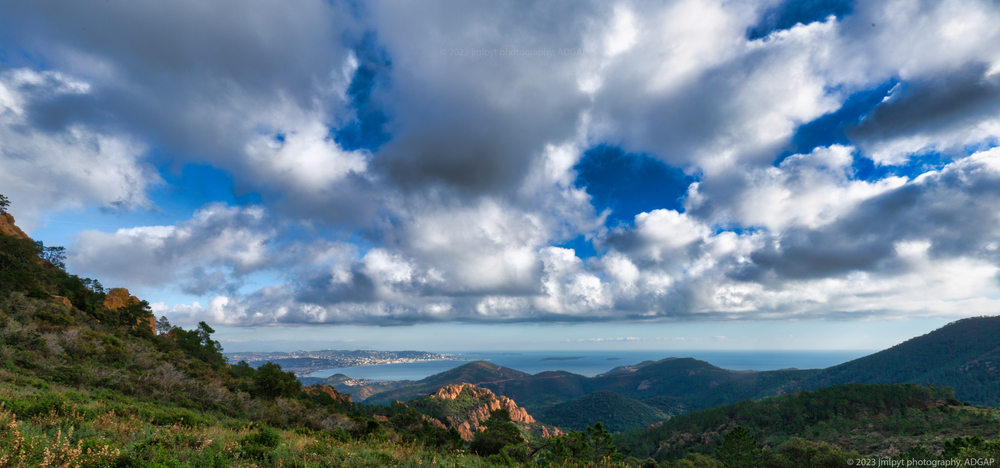 La baie de Cannes vue depuis le massif de l'Estérel