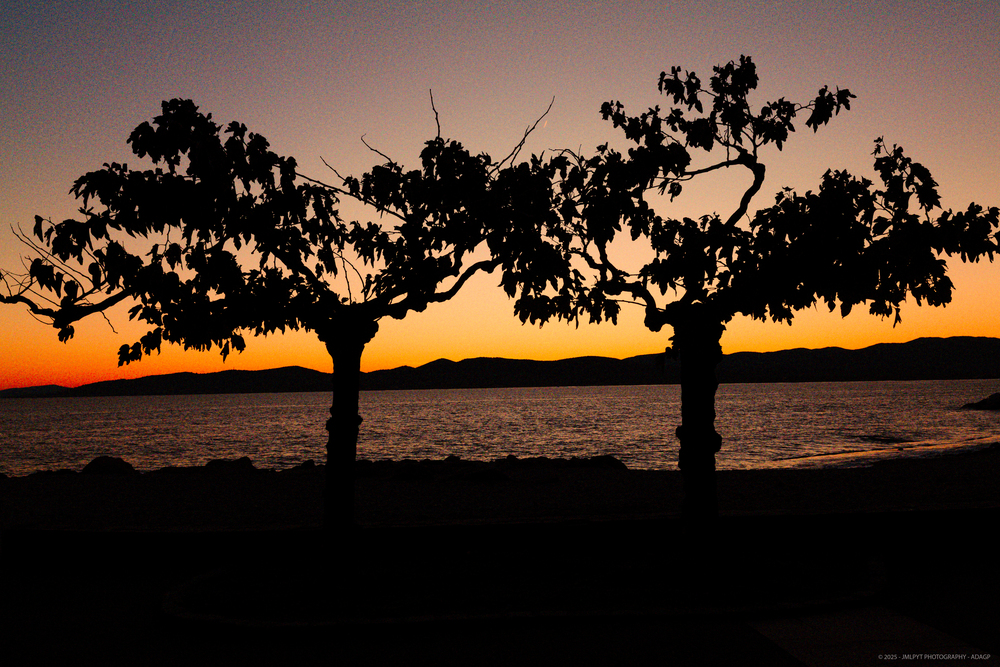 Silhouettes au crépuscule, Promenade des Bains – Saint-Raphaël
