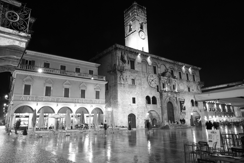 Café Meleti - Palazzo dei Capitani del Popolo - Ascoli Piceno - Italie
