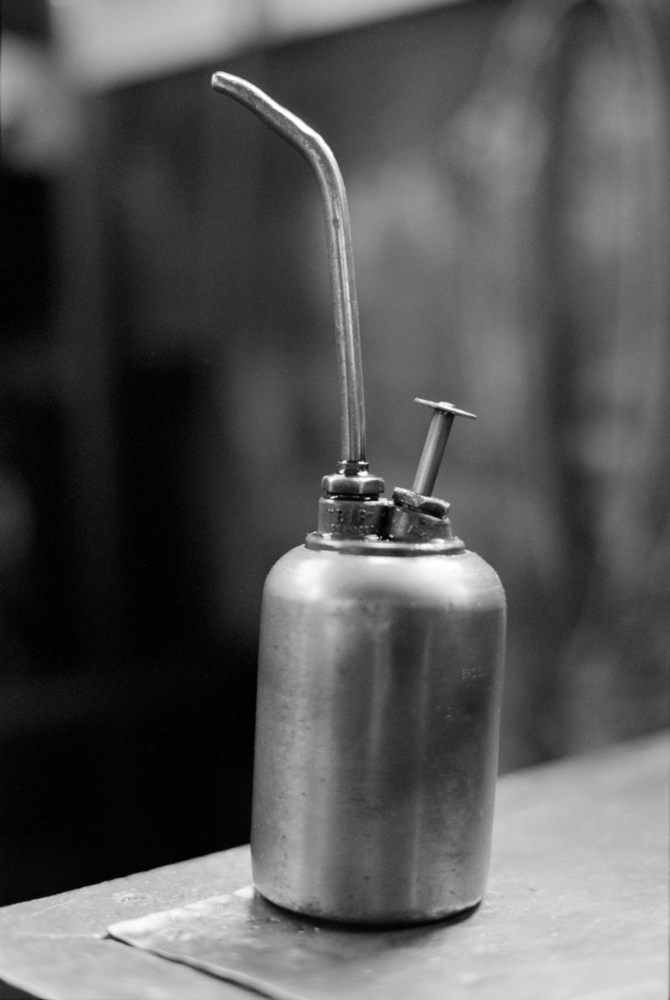 Ets E.Thibeau - Détail d'une burette d'huile pour l'entretien des machines