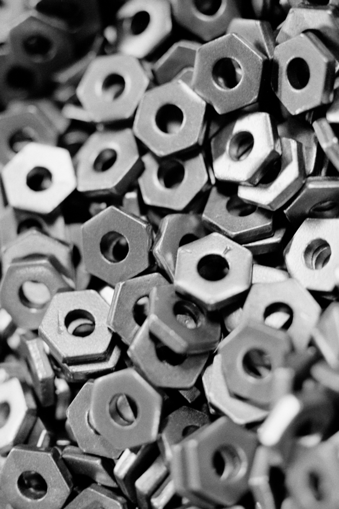 Ets E.Thibeau - détail d'écrous Meccano