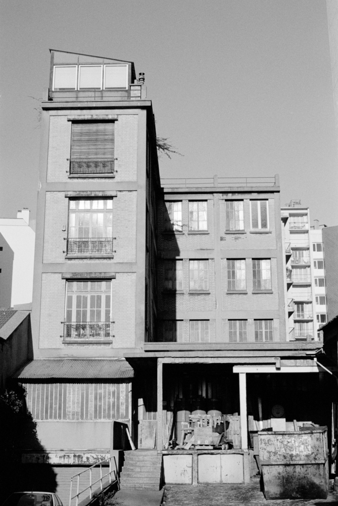 Ets E.Thibeau - Batiment principal vu de la cours.